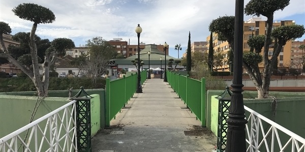 Renovació de les baranes de la passarel·la del Mercat