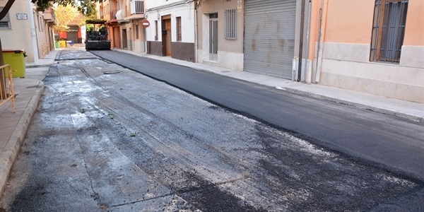 Obres de renovació de la calçada en els carrers Vistabella i Corts Valencianes