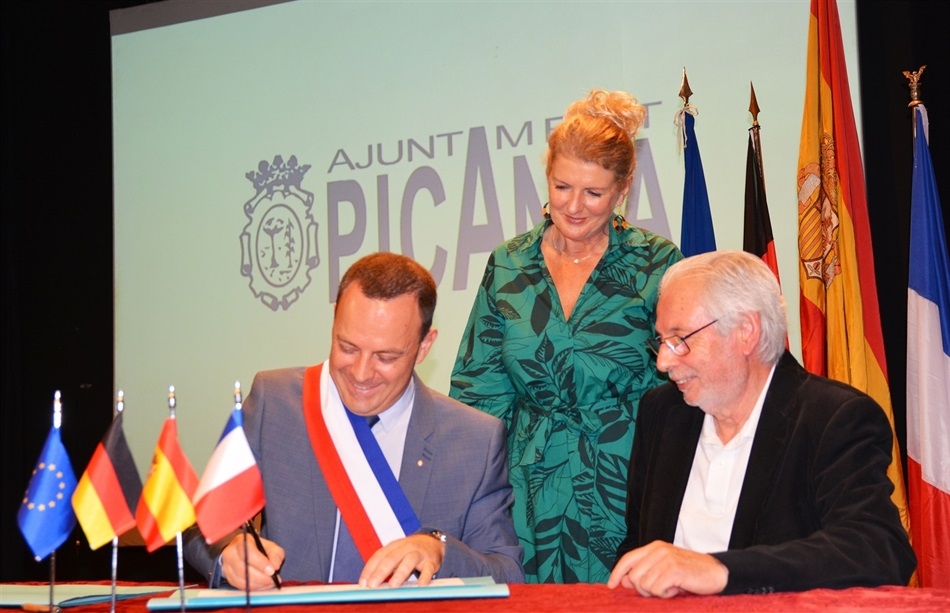 FIRMA_AGERMANAMENT_30ANYS FIRMA_AGERMANAMENT_30ANYS