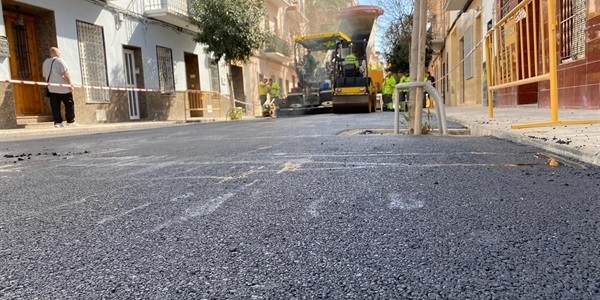 Treballs d'asfaltat de les obres del C/ Ramón y Cajal, Gómez Ferrer i Sant Antoni 