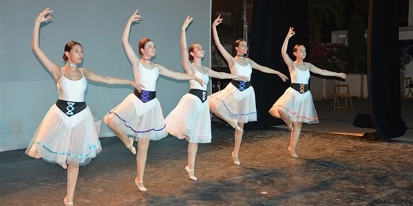 ESPECTACLE BALLANT AMB MUSICALS 
